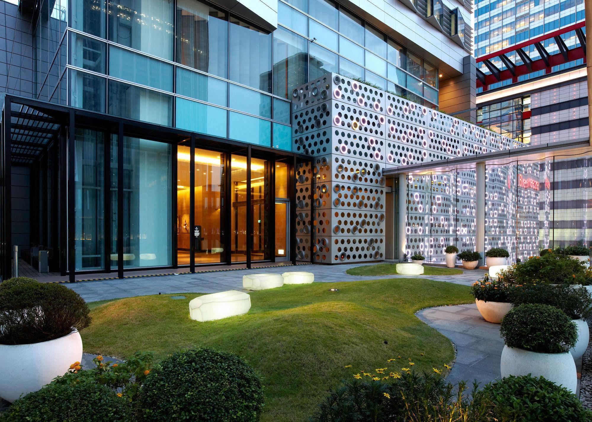מלון Humble House Taipei, Curio Collection By Hilton מראה חיצוני תמונה The hotel's entrance