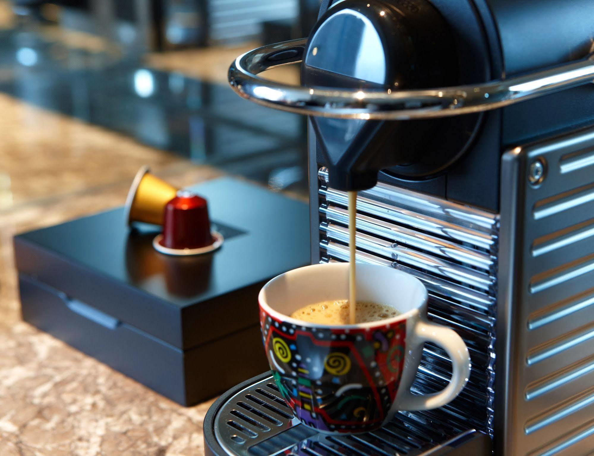 מלון Humble House Taipei, Curio Collection By Hilton מראה חיצוני תמונה A Nespresso machine