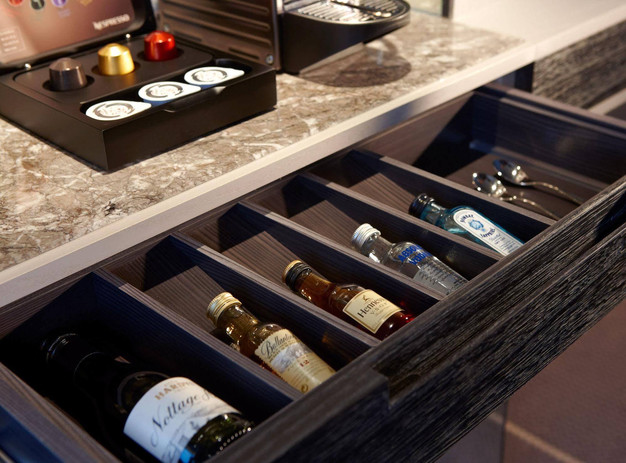 מלון Humble House Taipei, Curio Collection By Hilton מראה חיצוני תמונה A drawer with dividers